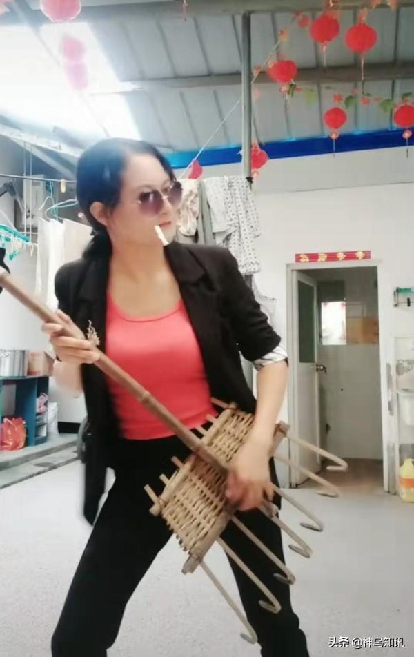 最新農(nóng)具引領(lǐng)智慧農(nóng)業(yè)之旅，自信與成就感的源泉