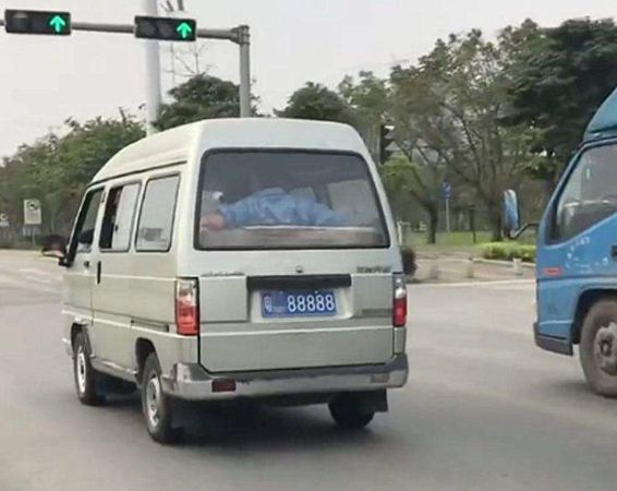 最新加長面包車報(bào)價(jià)，時(shí)代需求與市場的變遷同步更新