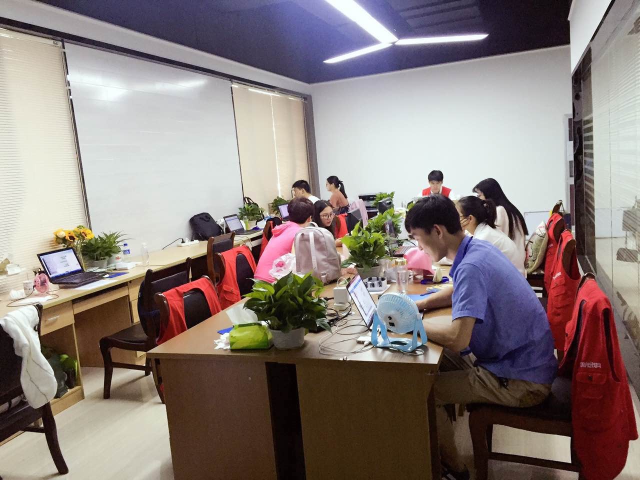 句容工廠最新招工信息，小巷深處的獨(dú)特招工之旅揭秘